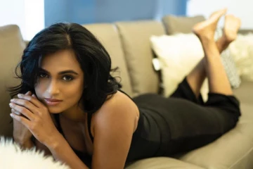 தனுஷ் பட நடிகருடன் விளையாடும் ரம்யா பாண்டியன்!. வீடியோ வைரல்