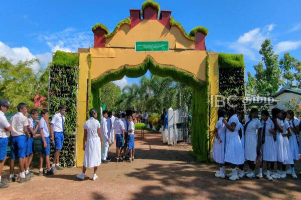மல்லாவி மத்தியகல்லூரியில் தொழில் முனைப்புடன் கூடிய பாடசாலைத் தோட்ட கண்காட்சி | School Garden Exhibition In Mallavi Madhya College