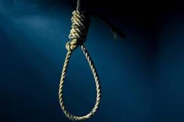 பொலிஸ் உத்தியோகத்தர் ஒருவர் தூக்கில் தொங்கிய நிலையில் சடலமாக மீட்பு