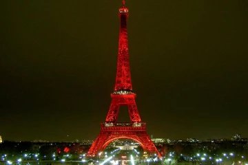 ஈபிள் கோபுரத்திற்கு வெடிகுண்டு மிரட்டல்! அவசர அவசரமாக பார்வையாளர்கள் வெளியேற்றம்