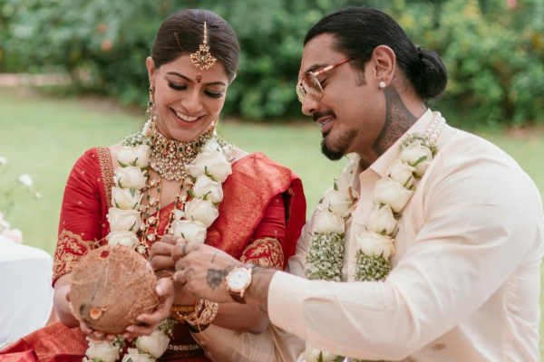 முதலாம் ஆண்டு திருமண நாள்.. வரலக்ஷ்மி சரத்குமாருக்கு சர்ப்ரைஸ் கொடுத்த கணவர் நிக்கோல் சச்தேவ் | Varalakshmi Sarathkumar First Marriage Anniversary