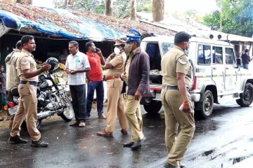 கொடைக்கானலில் கொடிக்கம்பம் அமைப்பதில் இருதரப்பினரிடையே வாக்குவாதம் - போலீசார் குவிப்பு