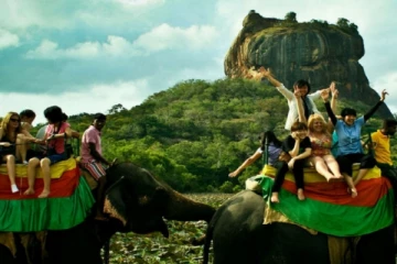 9 நாட்களில் 50 ஆயிரத்திற்கும் மேற்பட்ட சுற்றுலாப் பயணிகள் வருகை