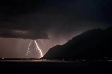 சுவிட்சர்லாந்தின் சில பகுதிகளுக்கு புயல் எச்சரிக்கை: வானிலை ஆராய்ச்சி மையம்