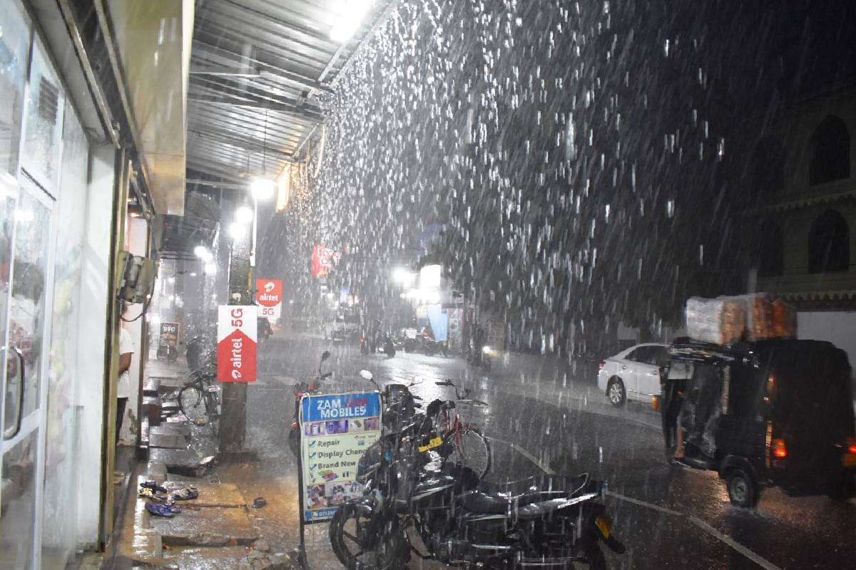 மட்டக்களப்பில் 4 மாதங்களுக்குப் பின்னர் பெய்த கனமழை | Heavy Rains In Batticaloa After 4 Months மட்டக்களப்பில் 4 மாதங்களுக்குப் பின்னர் பெய்த கனமழை | Heavy Rains In Batticaloa After 4 Months