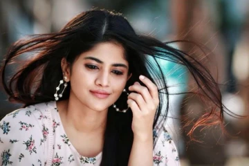 மேகா ஆகாஷா இது? மிக மோசமாக புகைபிடிக்கும் காட்சி வைரல்