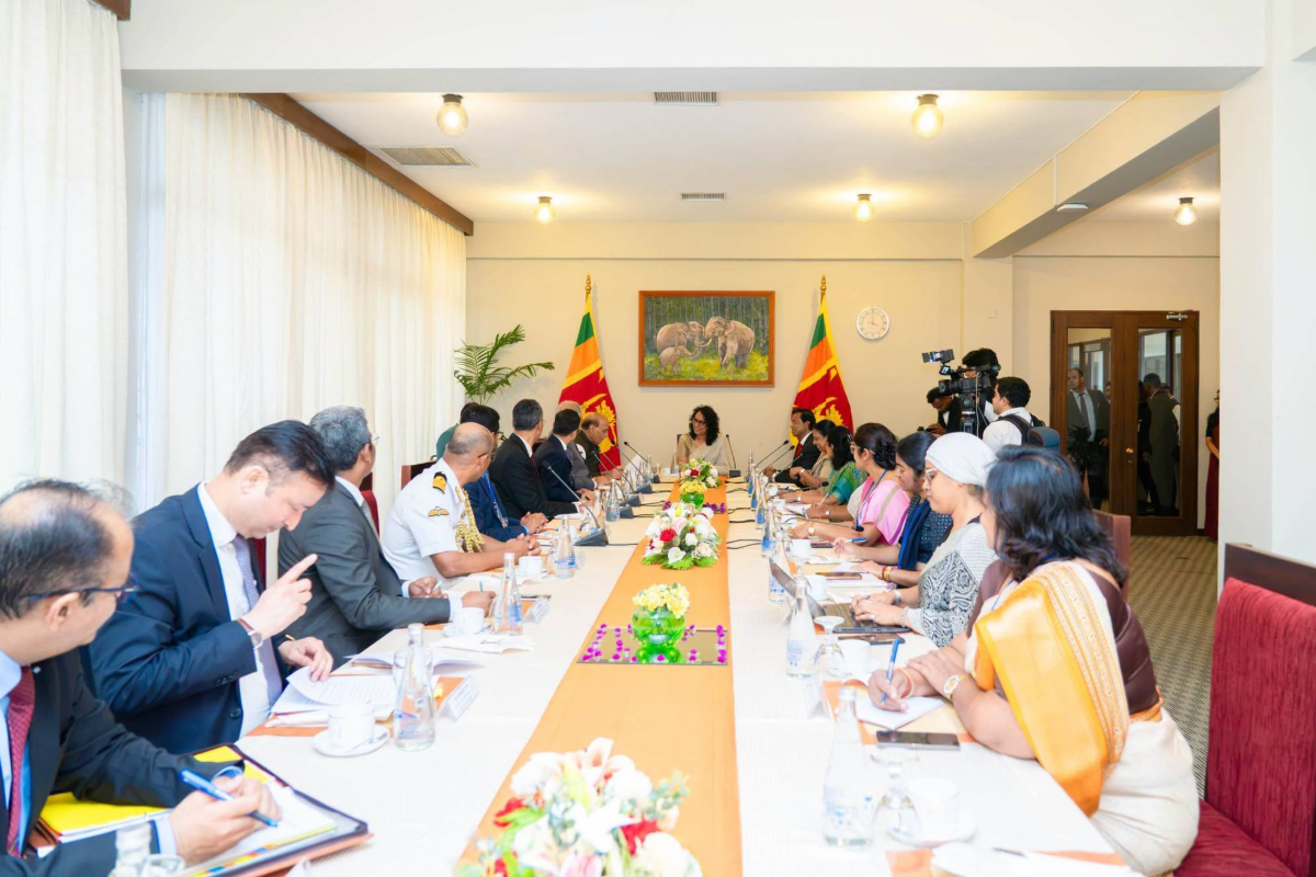ராஜ்நாத் சிங்கை சந்தித்தார் பிரதமர் ஹரிணி | Harini Meets India Defence Minister Rajnath Singh ராஜ்நாத் சிங்கை சந்தித்தார் பிரதமர் ஹரிணி | Harini Meets India Defence Minister Rajnath Singh
