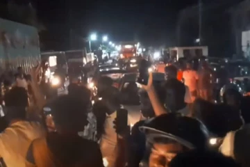 நாட்டின் பல பகுதிகளில் எரிபொருளுக்காக நீண்ட வரிசையில் காத்திருந்த மக்கள் (PHOTOS)