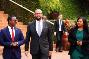 புதிய புலம்பெயர்தல் விதிகள்: உள்துறைச் செயலர் தன் தாயை அவரது நாட்டுக்கே திருப்பி அனுப்புவாரா?