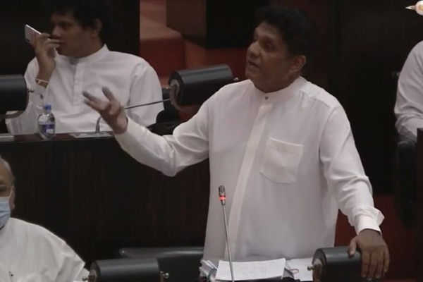 அடிவருடிகளைத் திருப்திப்படுத்தவே அரசாங்கம் புதிய புதிய திட்டங்களை வகுக்கின்றது - சபையில் எதிர்க்கட்சித் தலைவர் குற்றச்சாட்டு - ஐபிசி தமிழ்