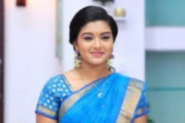 நடிகர் விஜய் சிலையுடன் இருக்கும் செம்பருத்தி பார்வதி! வைரல் புகைப்படம்