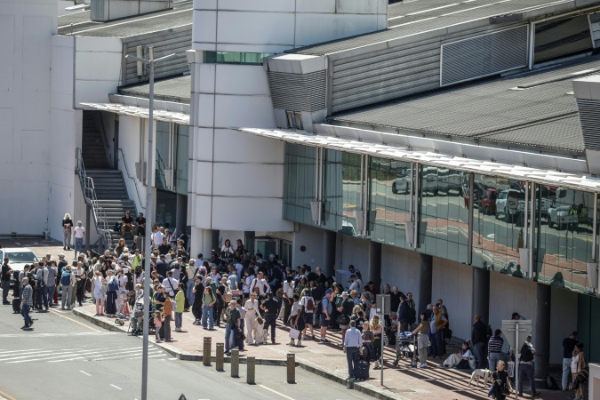 தென்னாப்பிரிக்காவின் கேப் டவுன் விமான நிலையத்தில் தீ விபத்து | Fire At Cape Town Airport In South Africa