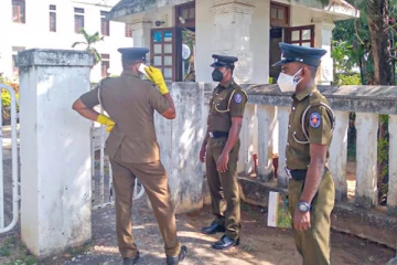 யாழில் பெண் செய்த பயங்கரம், பக்கத்து வீட்டுகாரருக்கு காத்திருந்த அதிர்ச்சி ; பொலிஸார் காட்டிய அதிரடி