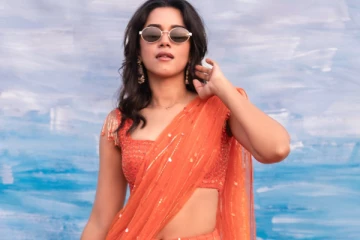 நடிகை மிர்னாலினி ரவி சேலையில் ஹாட் போட்டோஷூட்