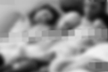 කෙල්ලො දෙන්නෙක් හෝටල් කාමරයකදී කොල්ලෙක්ට බලෙන් කළ වැඩේ...කොල්ල එපා කියල වැඳල..සම්පූර්ණ කතාව මෙන්න.