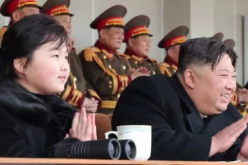 மீண்டும் பொதுவெளியில் மகளுடன் தோன்றிய கிம்!