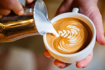 நீரிழிவு நோயாளிகளே உங்க காபியில் தெரியாமகூட இத சேர்த்துக்காதீங்க... உயிருக்கு ஆபத்து!