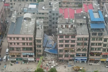 கட்டடம் இடிந்து வீழ்ந்து 50 மணித்தியாலங்களின் பின்னர் மீட்கப்பட்ட பெண்