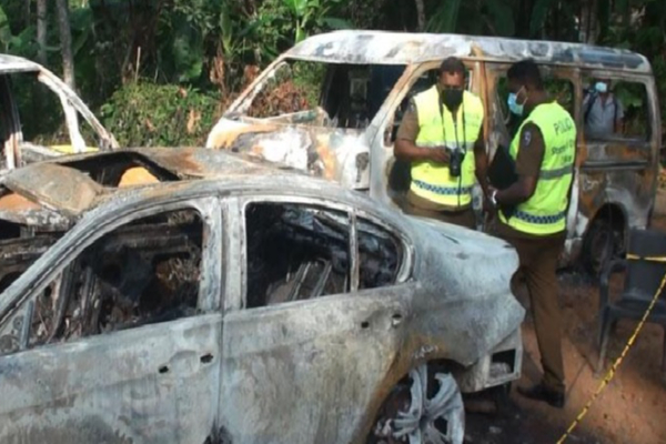 இரவில் தீப்பற்றி எரிந்த ஆடம்பர வாகனங்கள் | Luxury Vehicles On Fire At Night