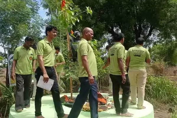 இனி எந்த ஜென்மத்துக்கும் இவ வேண்டாம்! அடுத்த ஜென்மத்திலாவது நல்ல மனைவியை கொடு கடவுளே! | Innovative Worship Of Men Affected By The Wife