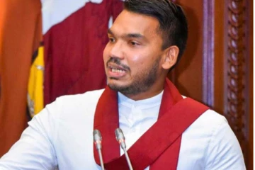 නාමල්ගේ රැස්වීමක් හදිසියේම මාධ්‍යයට තහනම් කරයි...