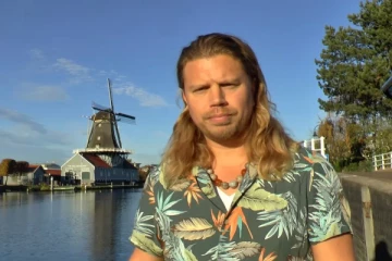 1,000 குழந்தைகளுக்கு தந்தை., இன்னும் ஒரே ஒரு குழந்தை பிறந்தாலும் ரூ.3 கோடி அபராதம்!