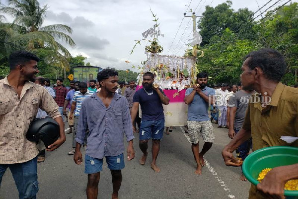 கொலை செயய்ப்பட்ட குடும்பஸ்தர்:நீதி வேண்டி சடலத்துடன் உறவினர்கள் ஆர்ப்பாட்டம் | Family Member Murdered In Batticaloa கொலை செயய்ப்பட்ட குடும்பஸ்தர்:நீதி வேண்டி சடலத்துடன் உறவினர்கள் ஆர்ப்பாட்டம் | Family Member Murdered In Batticaloa