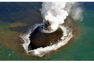 ஜப்பான் எரிமலை வெடிப்பினால் உருவான புதிய தீவு