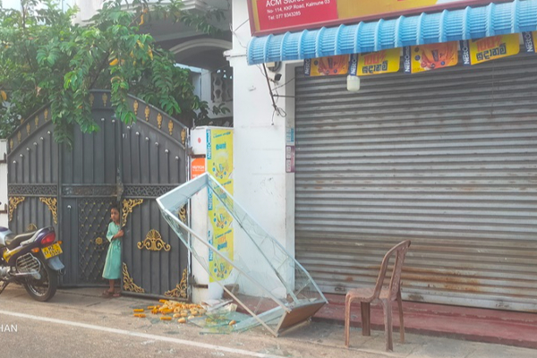 வாள்வெட்டில் முடிந்த கிரிக்கட் விளையாட்டு - மூவர் படுகாயம்(படங்கள்) | Cricket Games Conflict