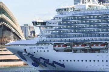 சொகுசுக்கப்பலில் பயணித்த 300க்கும் அதிகமானவர்களை தாக்கிய மர்ம நோய்!