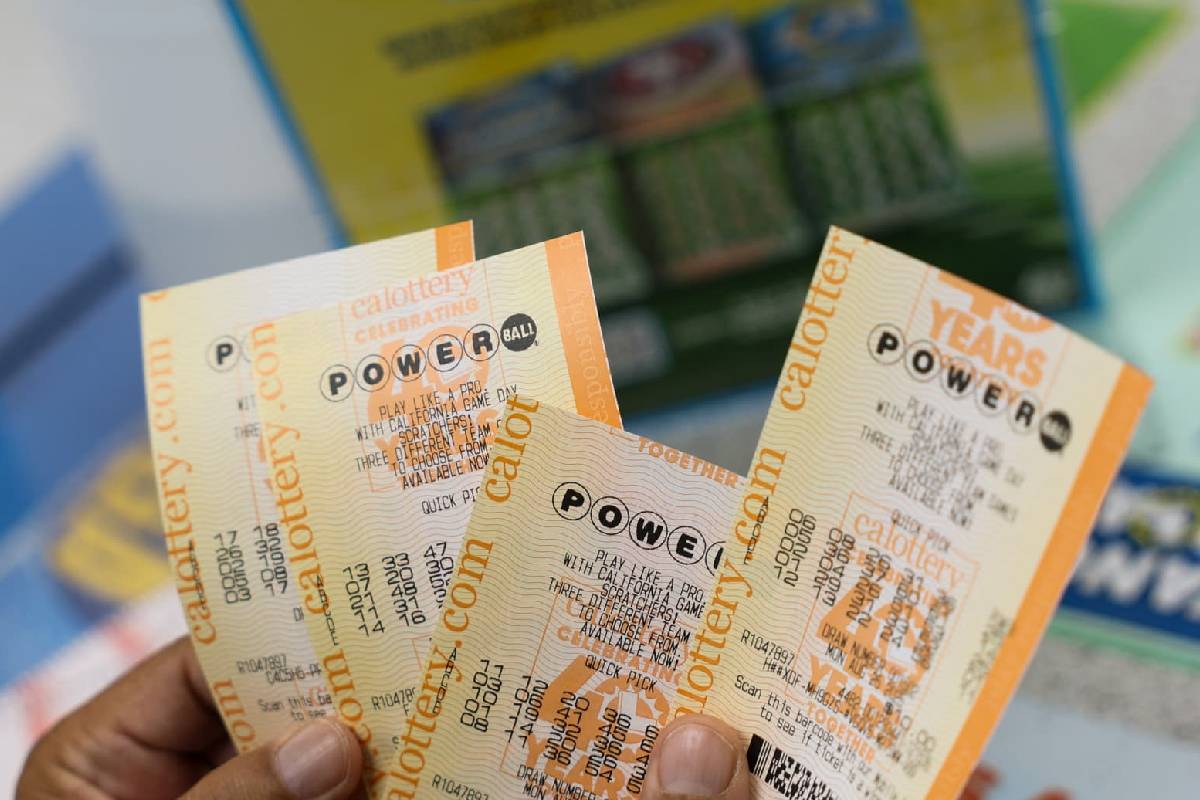 Powerball லொட்டரியில் 1 பில்லியன் டொலர் வென்ற நபர்: உரிமை கோர ஓராண்டு அவகாசம் | Someone Won 1 Billion Powerball Powerball லொட்டரியில் 1 பில்லியன் டொலர் வென்ற நபர்: உரிமை கோர ஓராண்டு அவகாசம் | Someone Won 1 Billion Powerball