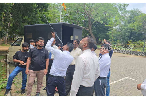 திருகோணமலையில் விவசாயிகளுக்கு காற்றழுத்த துப்பாக்கிகள் வழங்கி வைப்பு | Air Rifles Distributed To Farmers In Trinco