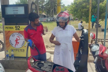 மன்னாரில் சுகாதார பணிபாளர்களுக்கு எரிபொருள் விநியோகம் (Video)