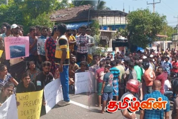 திருகோணமலையில் பிரதான வீதியை மறித்து கடற்றொழிலாளர்கள் போராட்டம்