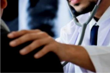 ඔබත් පරිස්සමෙන්.. වෛද්‍යවරයෙකු ලෙස පෙනී සිටි අයෙක් අත්අඩංගුවට.. හේතුව මෙන්න..