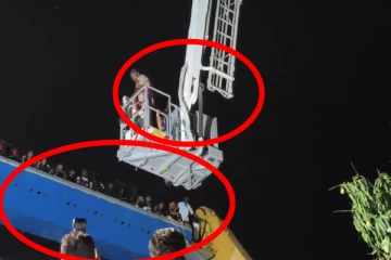 திடீரென பழுதான ராட்சத ராட்டினம்; 120 அடி உயரத்தில் அந்தரத்தில் தொங்கிய மக்கள்!