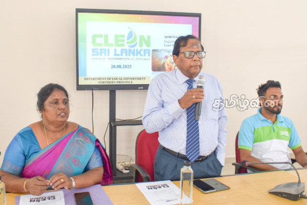 மக்களுக்கு சேவை செய்வதற்கு கிடைத்துள்ள சந்தர்ப்பத்தை பயன்படுத்திக்கொள்ள வேண்டும்! வேதநாயகன் | Northern Governor Urges Unity In Councils