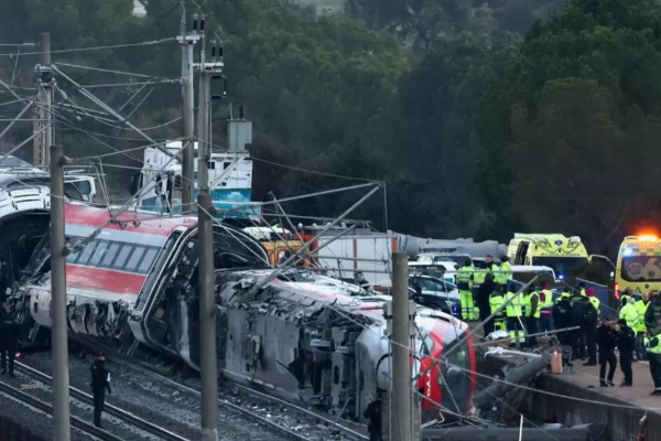 ஒன்றுடன் ஒன்று மோதிய இரு ரயில்கள் ; அதிகரிக்கும் பலி எண்ணிக்கை | Two Trains Collide Death Toll Rises
