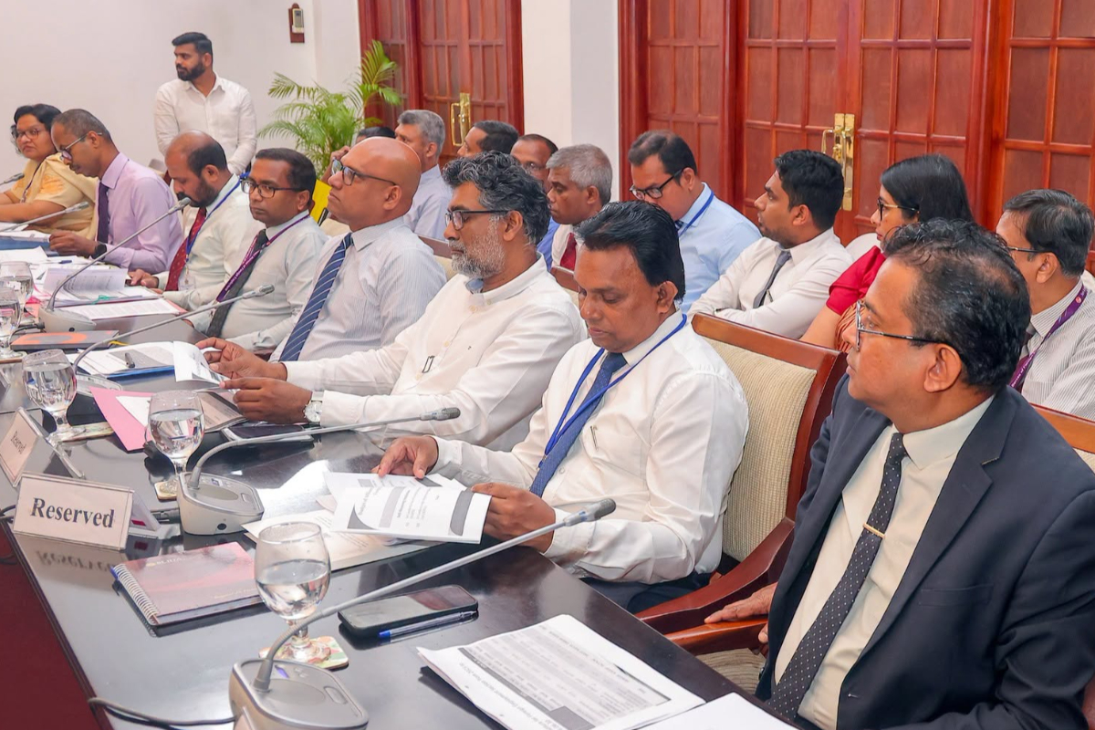 வெளிநாட்டு ஊழியர்களுக்கான ஓய்வூதியத் திட்டம்: வரவு - செலவுத் திட்டத்தில் உள்ளடக்குமாறு ஜனாதிபதி அறிவுறுத்தல் | Pension Scheme Foreign Workers Include Budget வெளிநாட்டு ஊழியர்களுக்கான ஓய்வூதியத் திட்டம்: வரவு - செலவுத் திட்டத்தில் உள்ளடக்குமாறு ஜனாதிபதி அறிவுறுத்தல் | Pension Scheme Foreign Workers Include Budget