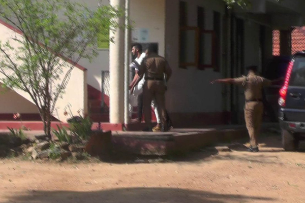 தாய் வெளிநாட்டில் - தந்தையால் மகளுக்கு நேர்ந்த கதி | Father S Shocking Acting Against Daughter