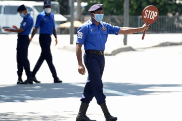 වහාම ක්‍රියාත්මක පරිදි අද මධ්‍යහන 12 සිට  ඇඳිරි නීතිය පැනවේ