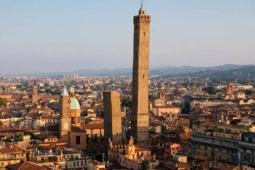 இத்தாலியின் சாய்ந்த கோபுரம் மொத்தமாக சரிந்து விழலாம்: அச்சத்தில் நிபுணர்கள்