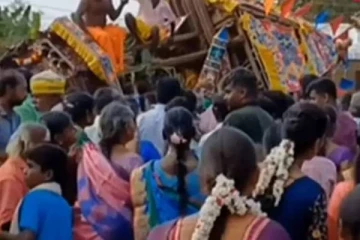 தைப்பூச திருவிழாவில் தேர் திடீரென கவிழ்ந்ததால் அலறியடித்து ஓடிய பக்தர்கள்