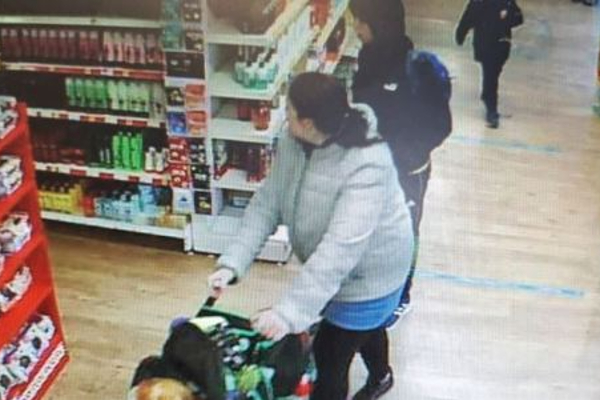 பிரித்தானியாவில் நான்கு பிள்ளைகளுடன் மாயமான தாய்! | Mysterious Mother With Four Children In Britain