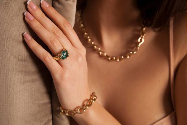 சரும பொலிவு முதல் இதய ஆரோக்கியம் வரை... தங்கம் அணிவதால் இவ்வளவு நன்மை இருக்கா? | Scientific Health Benefits Of Wearing Gold Jewelry சரும பொலிவு முதல் இதய ஆரோக்கியம் வரை... தங்கம் அணிவதால் இவ்வளவு நன்மை இருக்கா? | Scientific Health Benefits Of Wearing Gold Jewelry