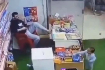 உலகத்துல இப்படியொரு திருட்டை பார்த்திருக்கவே மாட்டீங்க... நம்பமுடியாத காட்சி