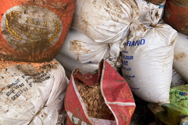 நுவரெலியாவில் வெள்ளத்தில் சி்க்கி நாசமான உணவு பொருட்கள் | Flood Wrecked Foods In Nuwara Eliya Area நுவரெலியாவில் வெள்ளத்தில் சி்க்கி நாசமான உணவு பொருட்கள் | Flood Wrecked Foods In Nuwara Eliya Area