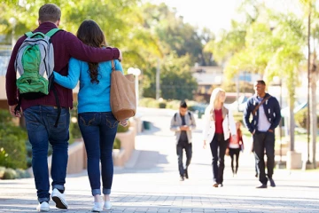 காதலிக்க ஒரு வாரம் விடுமுறை! குஷியில் கல்லூரி மாணவர்கள்