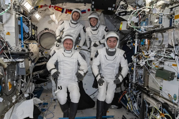 தீவிர உடல்நலக்குறைவு! நாசாவிலிருந்து பூமியில் தரையிறங்கிய விண்வெளி வீரர்கள் | Astronauts Landed On Earth From Nasa