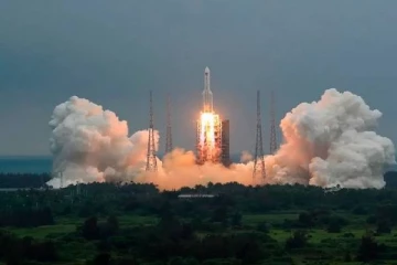 சீனா அனுப்பிய ராக்கெட் பாகங்கள் இன்று பூமியில் விழும் ஆபத்து